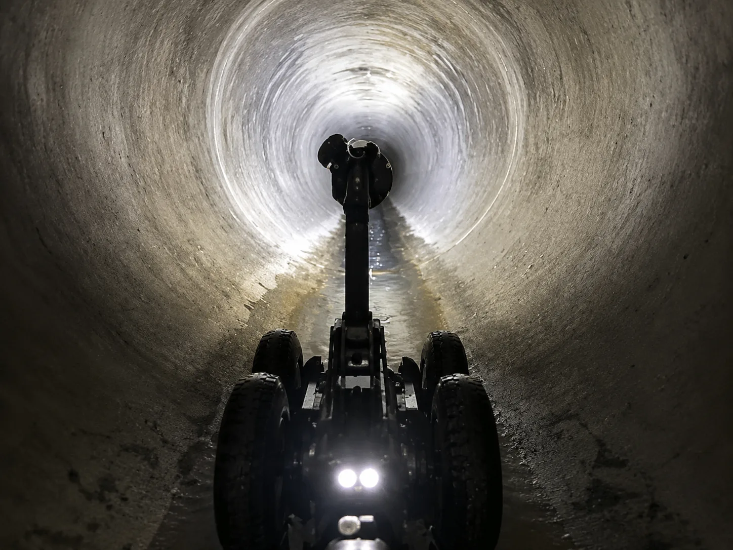 Robot caméra d'inspection dans un collecteur