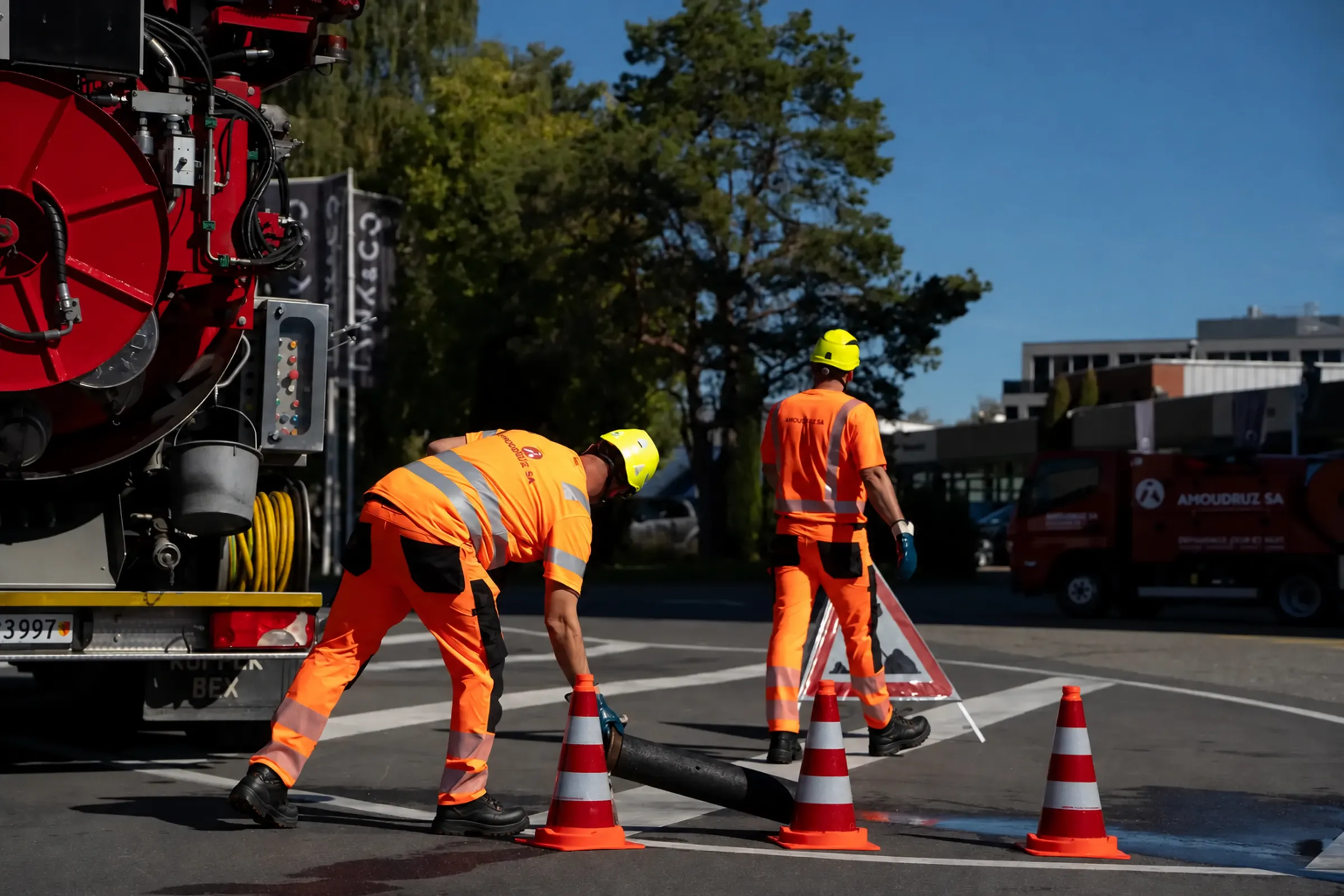Technicien Amoudruz localisant une fuite sans casse