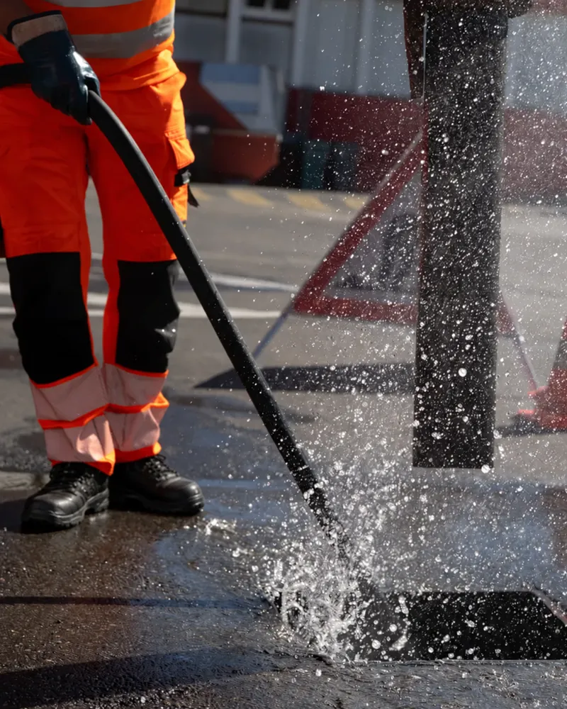 Nettoyage d'une canalisation au jet d'eau haute pression